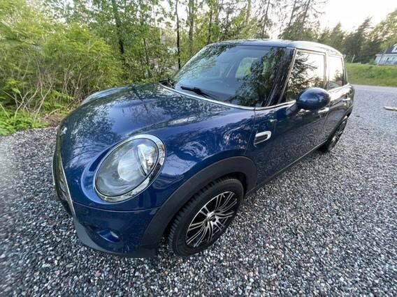 Blå Begagnad 2018 Mini Cooper Pepper Halvkombi | 149 000 kr - Bild 1/4
