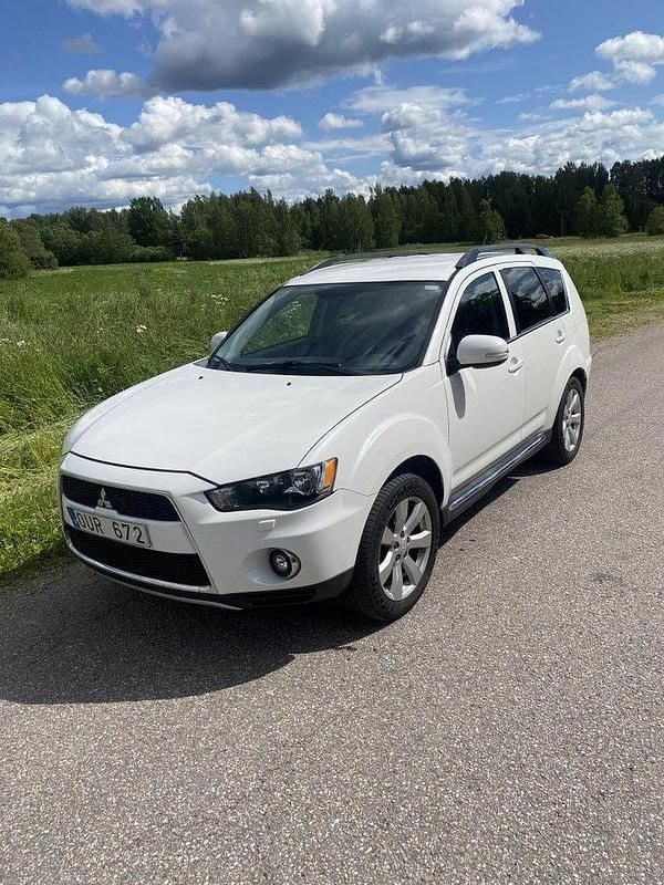 Vit Begagnad 2011 Mitsubishi Outlander SUV | 64 000 kr (Bra pris) - Bild 1/4