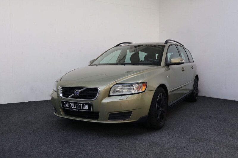 Grön Begagnad 2009 Volvo V50 Kinetic Kombi | 39 900 kr (Bra pris) - Bild 1/4