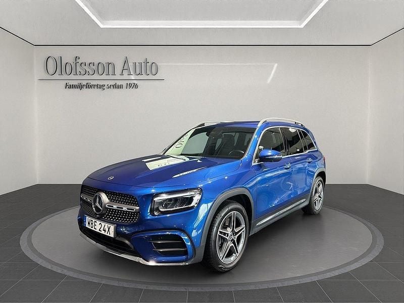 Blå Begagnad 2024 Mercedes GLB220 AMG SUV | 469 000 kr (Superpris) - Bild 1/4