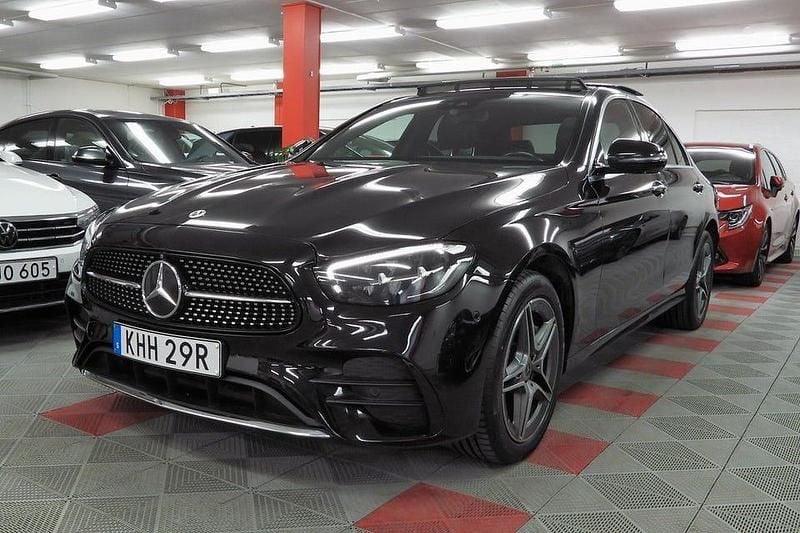 Svart Begagnad 2022 Mercedes E300 AMG Sedan | 389 500 kr (Lite dyr) - Bild 1/4