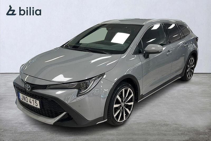 Grå Begagnad 2022 Toyota Corolla SUV | 279 900 kr (Lite dyr) - Bild 1/4