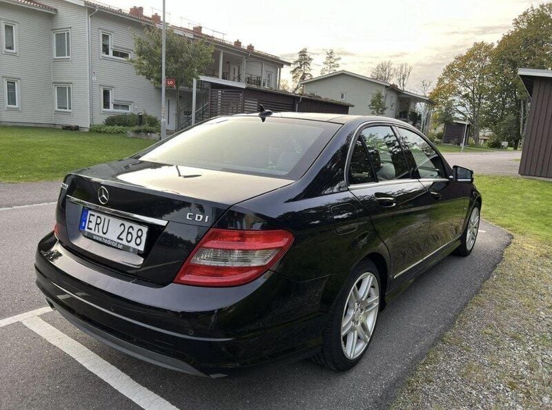Svart Begagnad 2011 Mercedes C220 AMG Sedan | 69 000 kr (Marknadspris) - Bild 1/4