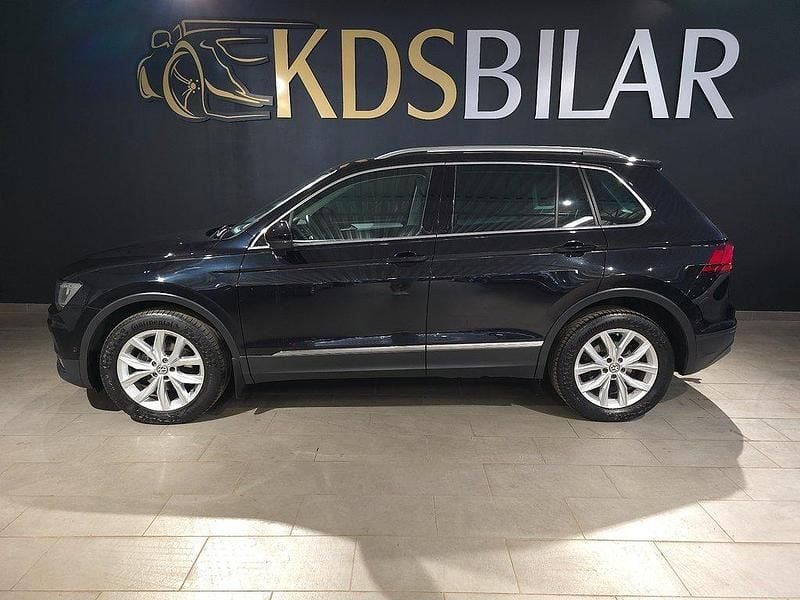 Svart Begagnad 2018 VW Tiguan Executive SUV | 199 800 kr (Marknadspris) - Bild 1/4