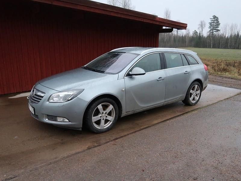 Grå Begagnad 2011 Opel Insignia Kombi | 8 000 kr - Bild 1/4