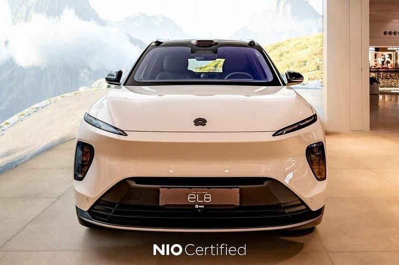 Begagnad Nio EL8 480 kW (653 HK) 2024 Vit SUV
