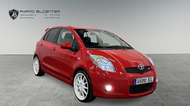 Röd Begagnad 2008 Toyota Yaris Halvkombi | 49 900 kr - Bild 1/4