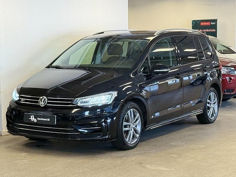 Begagnad VW Touran 150 HK (110 kW) 2017 Svart Minibuss