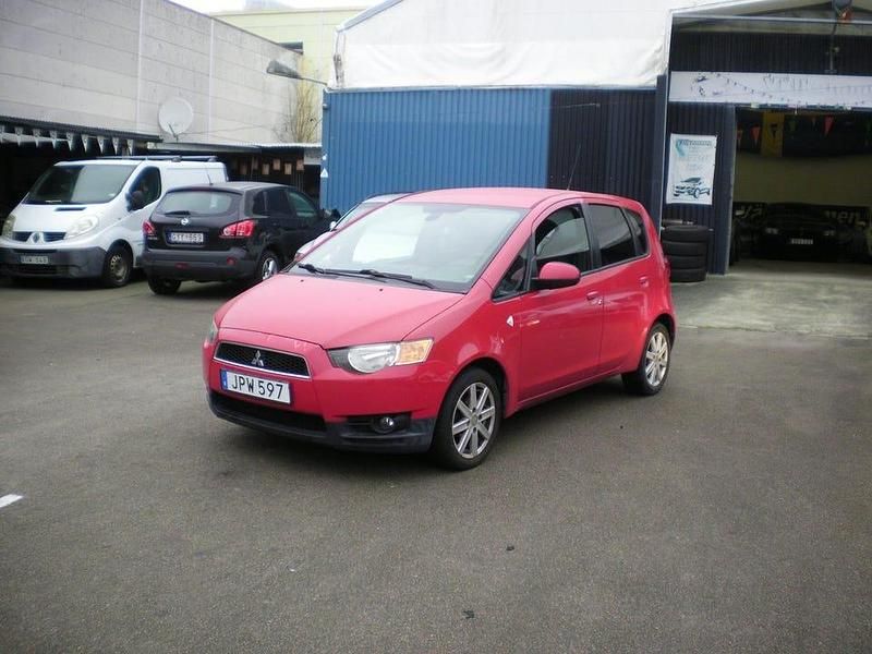 Röd Begagnad 2011 Mitsubishi Colt Halvkombi | 29 500 kr (Bra pris) - Bild 1/4