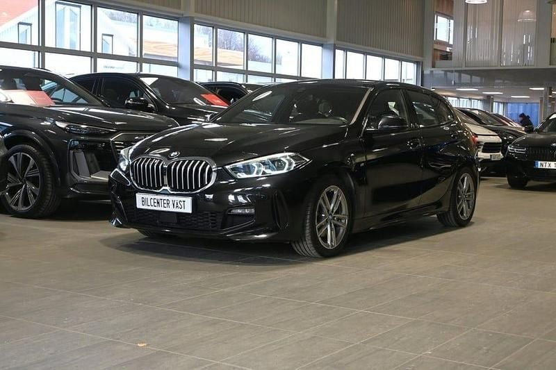Begagnad BMW 118 M Sport 136 HK (100 kW) 2021 Svart Halvkombi