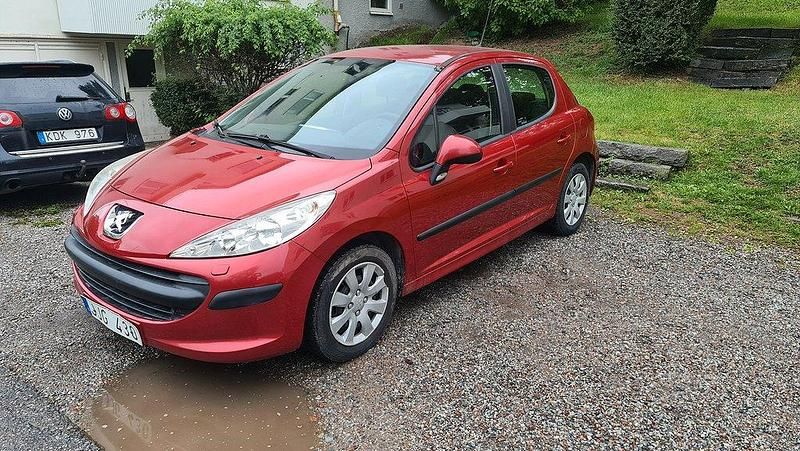 Röd Begagnad 2006 Peugeot 207 Halvkombi | 24 900 kr (Marknadspris) - Bild 1/4