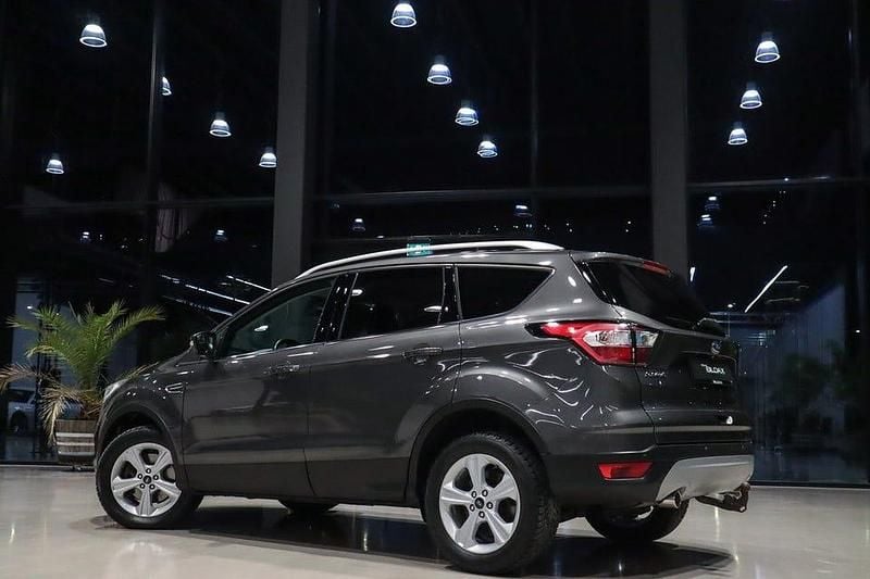 Begagnad Ford Kuga Titanium 120 HK (88 kW) 2017 Grå SUV