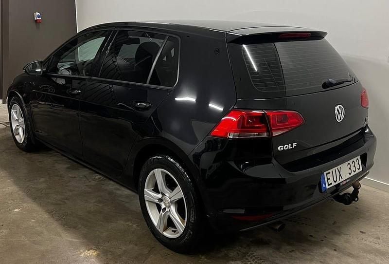 Begagnad VW Golf VII 105 HK (77 kW) 2013 Svart Halvkombi