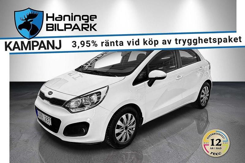 Vit Begagnad 2011 Kia Rio Halvkombi | 79 900 kr (Bra pris) - Bild 1/2