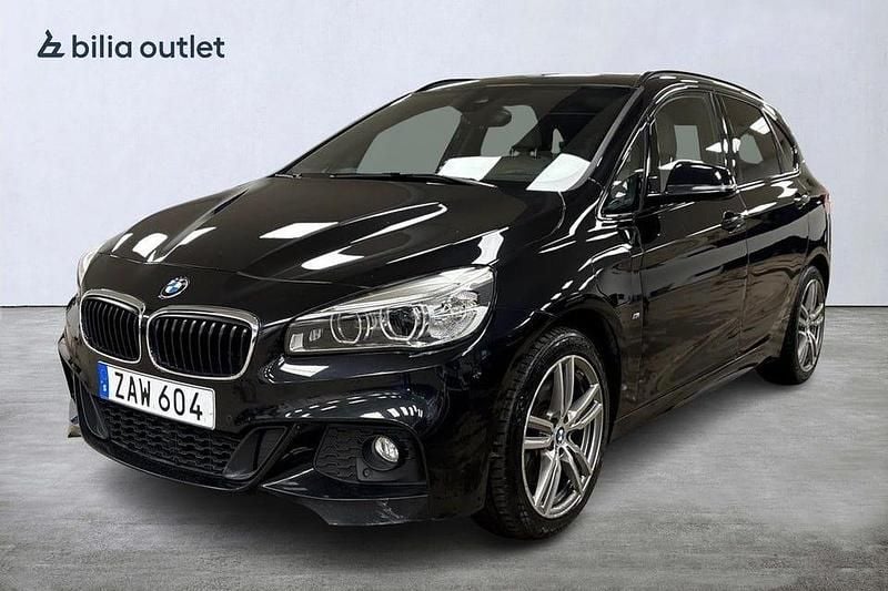 Svart Begagnad 2018 BMW 225 Active Tourer M Sport Minibuss | 179 900 kr (Marknadspris) - Bild 1/4