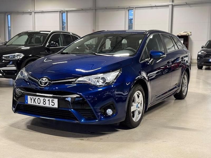 Blå Begagnad 2017 Toyota Avensis Kombi | 229 900 kr (Dyr) - Bild 1/4