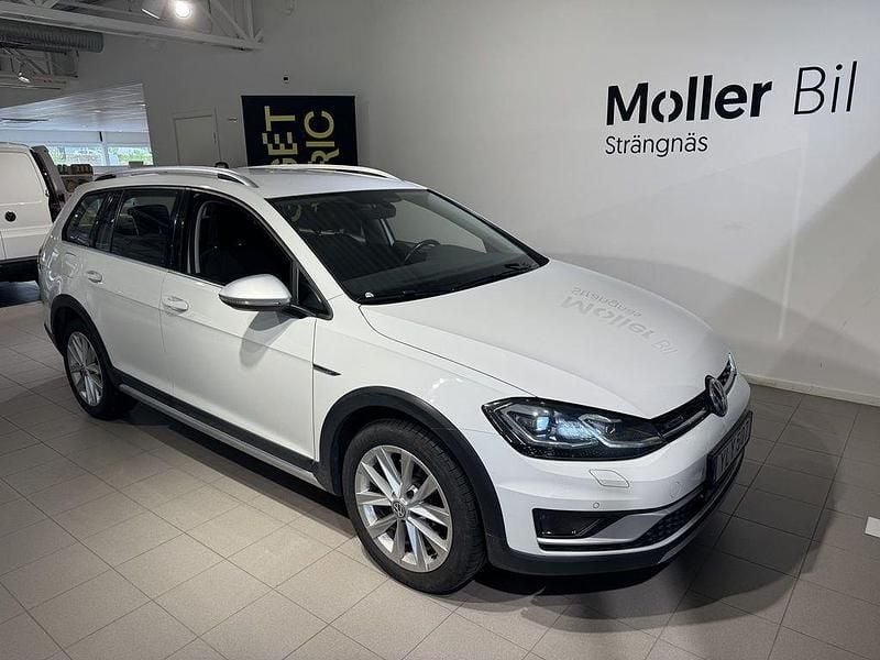Vit Begagnad 2018 VW Golf Alltrack Kombi | 169 900 kr (Marknadspris) - Bild 1/4