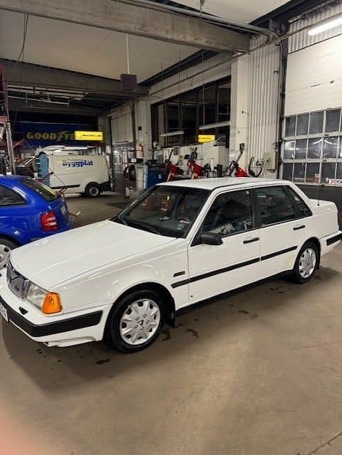 Begagnad 1991 Volvo 460 Sedan | 25 000 kr - Bild 1/4