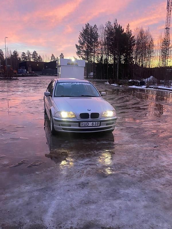 Begagnad 2001 BMW 318 Sedan | 19 500 kr (Superpris) - Bild 1/4