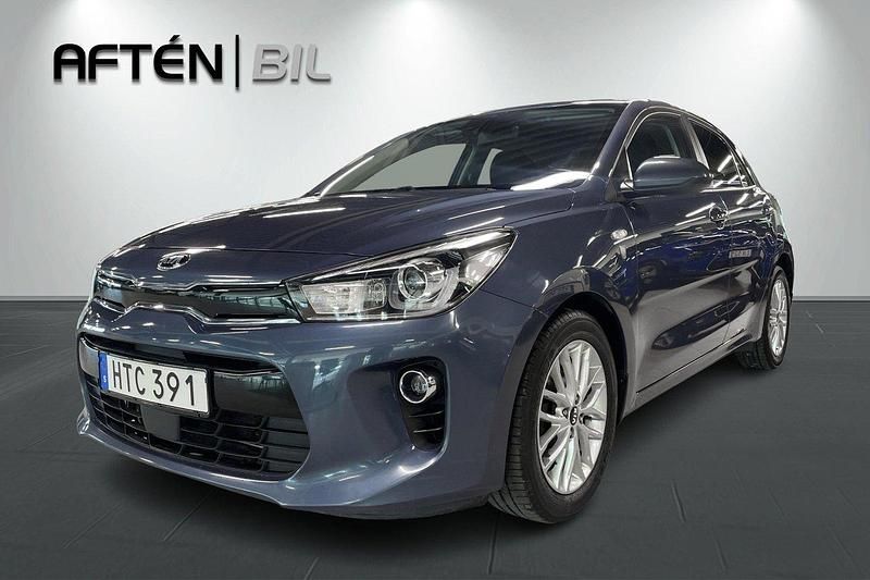 Blå Begagnad 2018 Kia Rio Advance Halvkombi | 119 800 kr (Marknadspris) - Bild 1/3