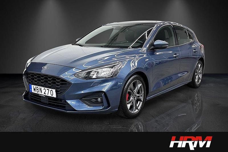 Blå Begagnad 2018 Ford Focus ST-Line Halvkombi | 179 900 kr (Lite dyr) - Bild 1/4
