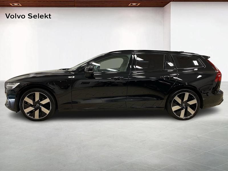 Begagnad Volvo V60 Ultimate 355 HK (261 kW) 2024 Svart Kombi