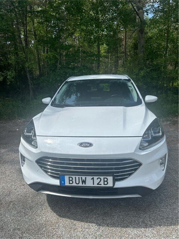Vit Begagnad 2022 Ford Kuga SUV | 219 000 kr (Bra pris) - Bild 1/4