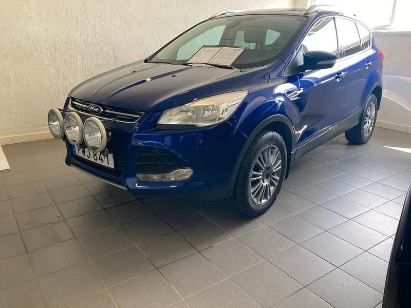 Blå Begagnad 2014 Ford Kuga Titanium SUV | 119 000 kr (Marknadspris) - Bild 1/3