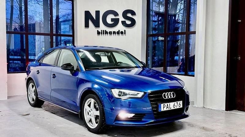 Blå Begagnad 2016 Audi A3 Ambition Sedan | 164 400 kr (Marknadspris) - Bild 1/4