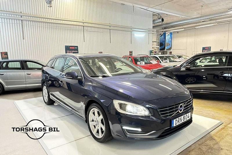 Blå Begagnad 2015 Volvo V60 Ocean Race Kombi | 139 900 kr (Marknadspris) - Bild 1/3