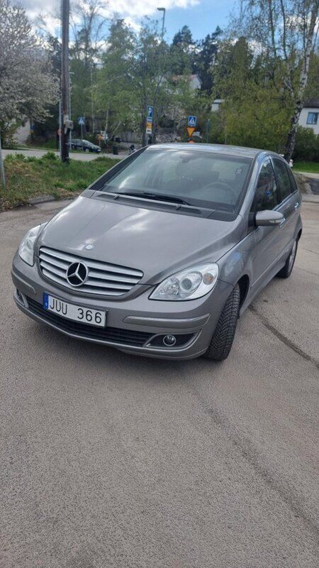 Grå Begagnad 2008 Mercedes B200 Minibuss | 32 000 kr (Superpris) - Bild 1/4