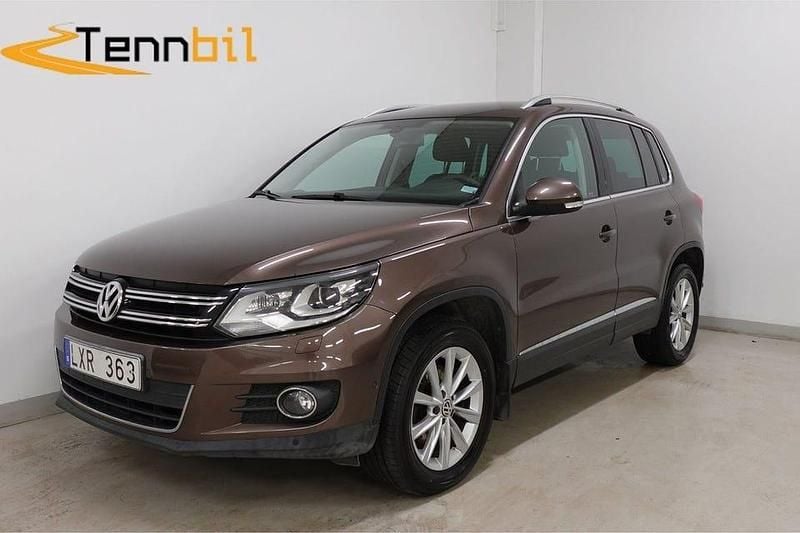Brun Begagnad 2012 VW Tiguan Sport SUV | 109 900 kr (Bra pris) - Bild 1/4