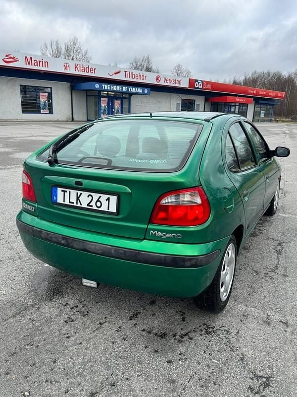 Begagnad Renault Mégane II 107 HK (78 kW) 2003