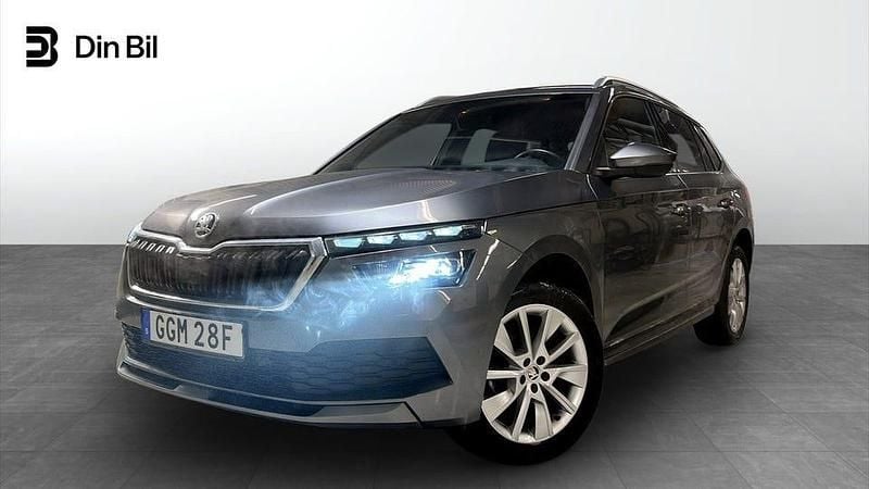 Grå Begagnad 2022 Skoda Kamiq Style SUV | 239 900 kr (Marknadspris) - Bild 1/4