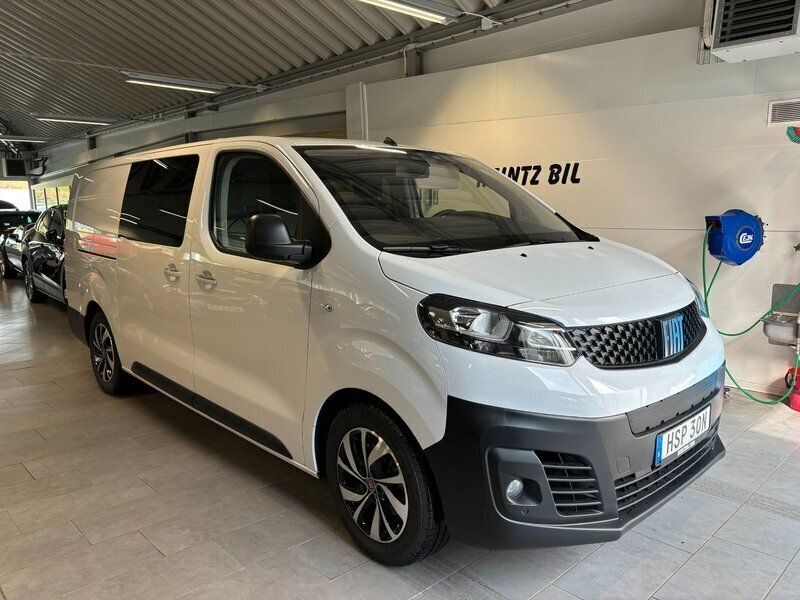Vit Begagnad 2023 Fiat e-Scudo L3 75 kWh Minibuss | 449 900 kr - Bild 1/4