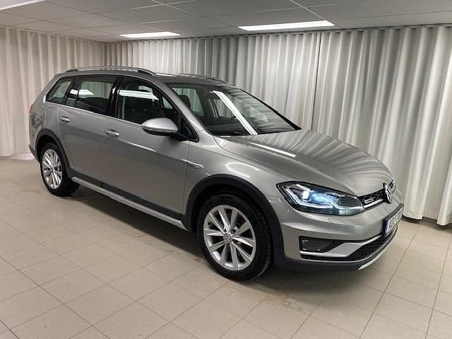 Tungsten silver metallic Begagnad 2017 VW Golf Alltrack Kombi | 159 000 kr (Marknadspris) - Bild 1/4