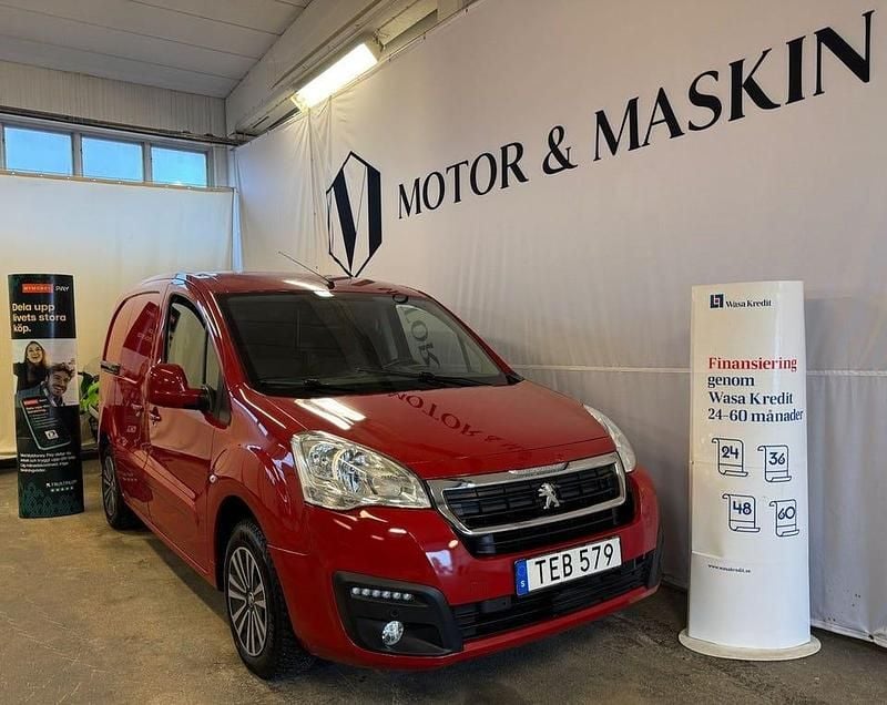 Röd Begagnad 2017 Peugeot Partner Minibuss | 114 900 kr (Lite dyr) - Bild 1/4