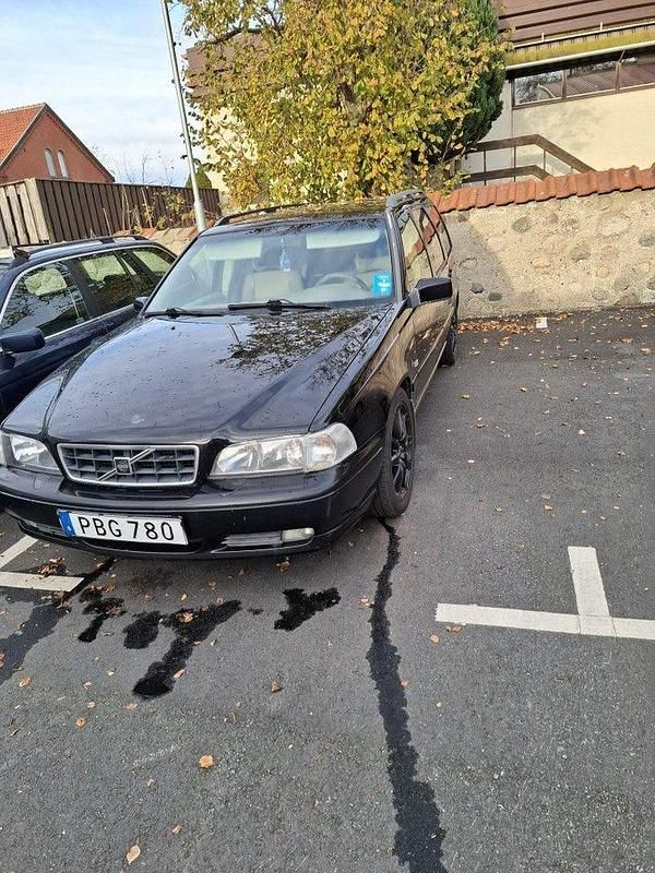 Begagnad 2000 Volvo V70 Kombi | 13 000 kr (Lite dyr) - Bild 1/4