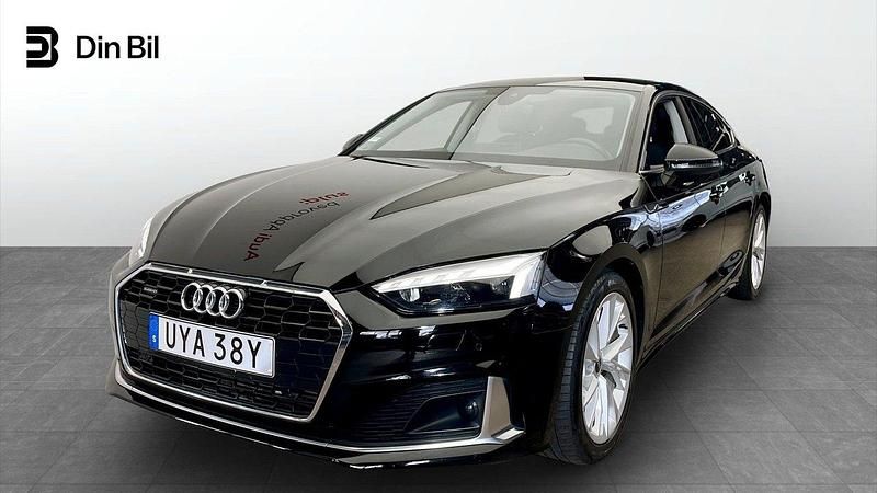 Brilliantsvart Begagnad 2021 Audi A5 Sportback Advanced Plus Halvkombi | 324 000 kr (Marknadspris) - Bild 1/4