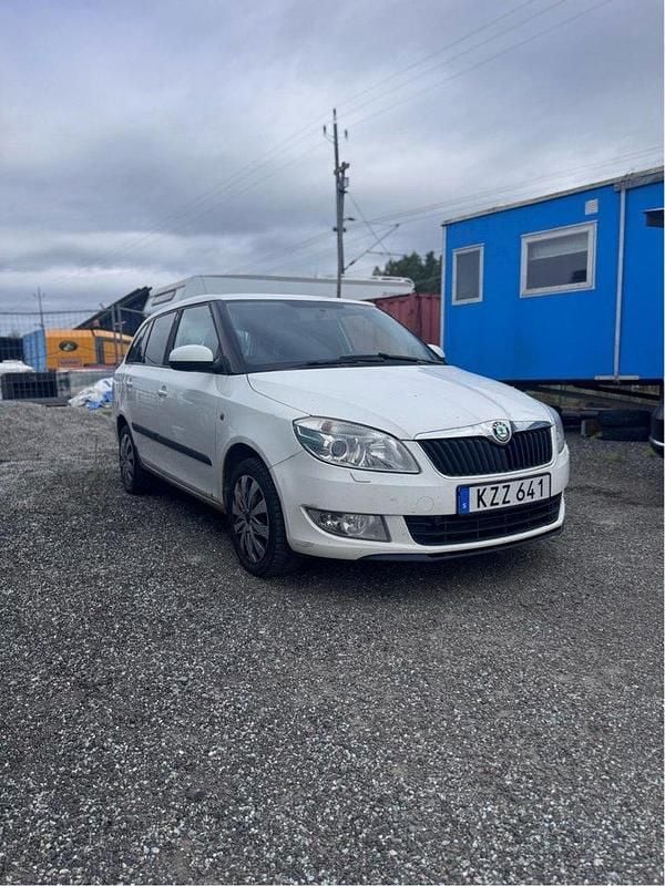 Vit Begagnad 2011 Skoda Fabia Ambiente Kombi | 21 500 kr (Bra pris) - Bild 1/4