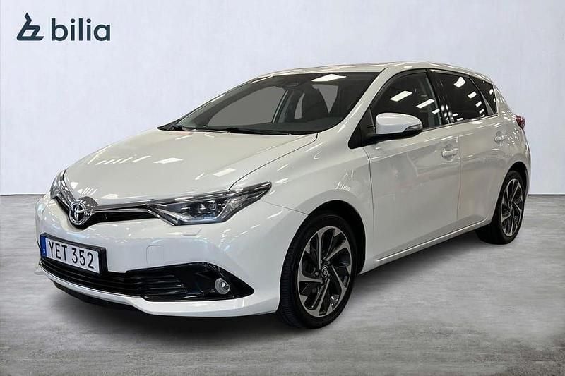 Vit Begagnad 2016 Toyota Auris Comfort Halvkombi | 129 900 kr (Marknadspris) - Bild 1/3