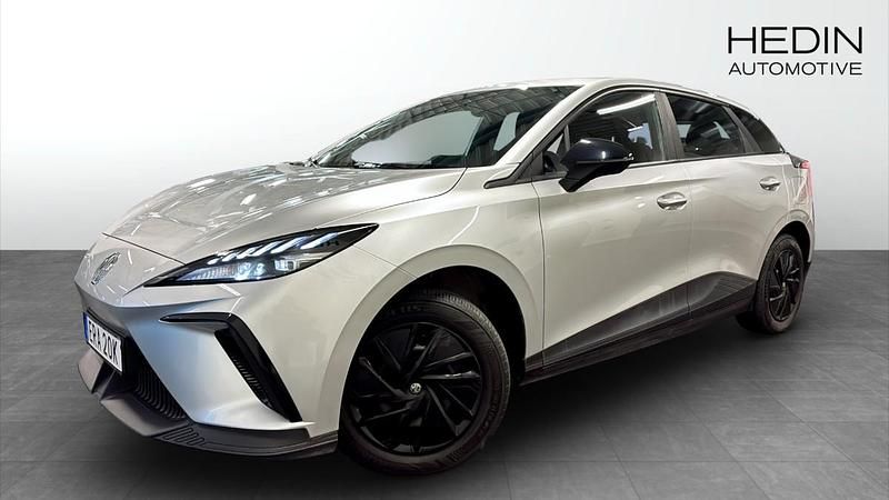 Grå (grey) Begagnad 2023 MG MG4 EV Halvkombi | 254 900 kr - Bild 1/4