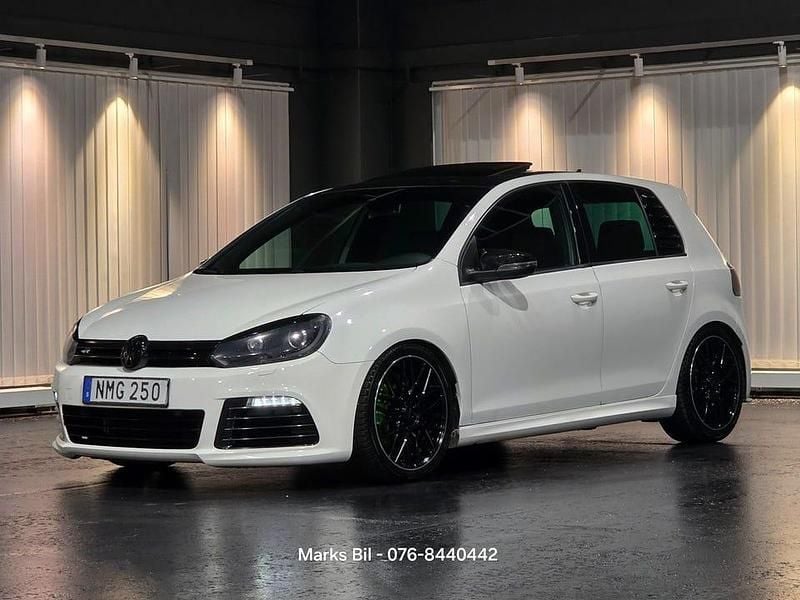 Begagnad VW Golf VI R 271 HK (199 kW) 2010 Vit Halvkombi