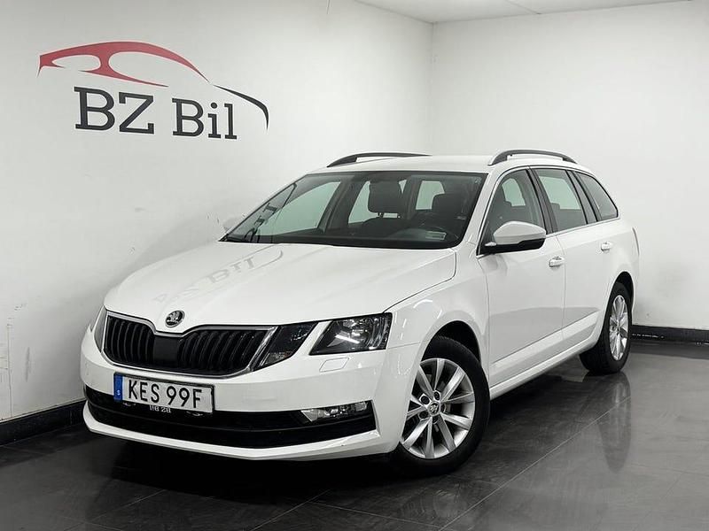 Vit Begagnad 2020 Skoda Octavia Ambition Kombi | 149 900 kr (Superpris) - Bild 1/4