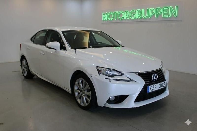 Begagnad Lexus IS300h Executive Line 220 HK (161 kW) 2013 Vit Sedan