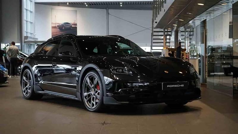 Svart Ny 2025 Porsche Taycan 4S Cross Turismo Sedan | 1 548 600 kr - Bild 1/1