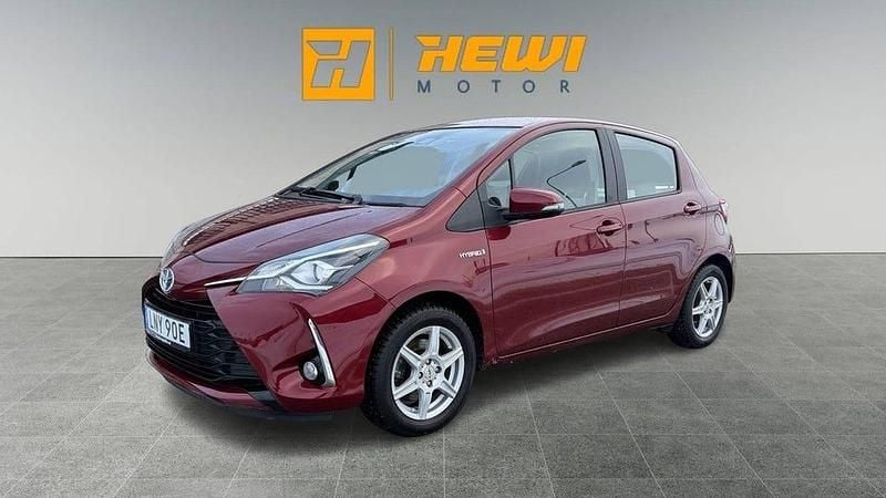 Begagnad Toyota Yaris Active 102 HK (75 kW) 2019 Röd Halvkombi