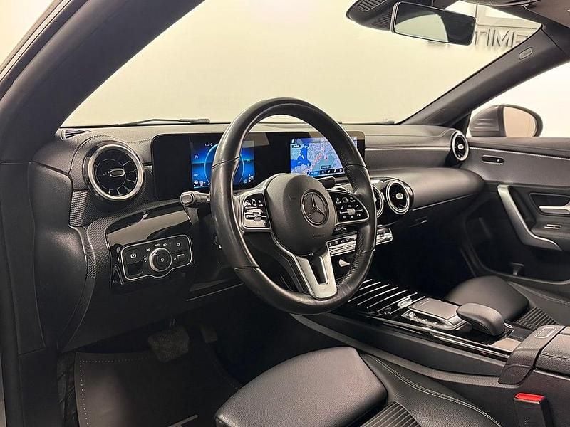 Begagnad Mercedes CLA200 163 HK (119 kW) 2020 Grå met. Sportkupé