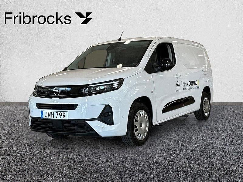 Vit Begagnad 2024 Opel Combo Elite Minibuss | 262 250 kr (Marknadspris) - Bild 1/4