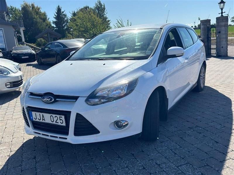 Vit Begagnad 2012 Ford Focus Titanium Kombi | 49 000 kr (Marknadspris) - Bild 1/3